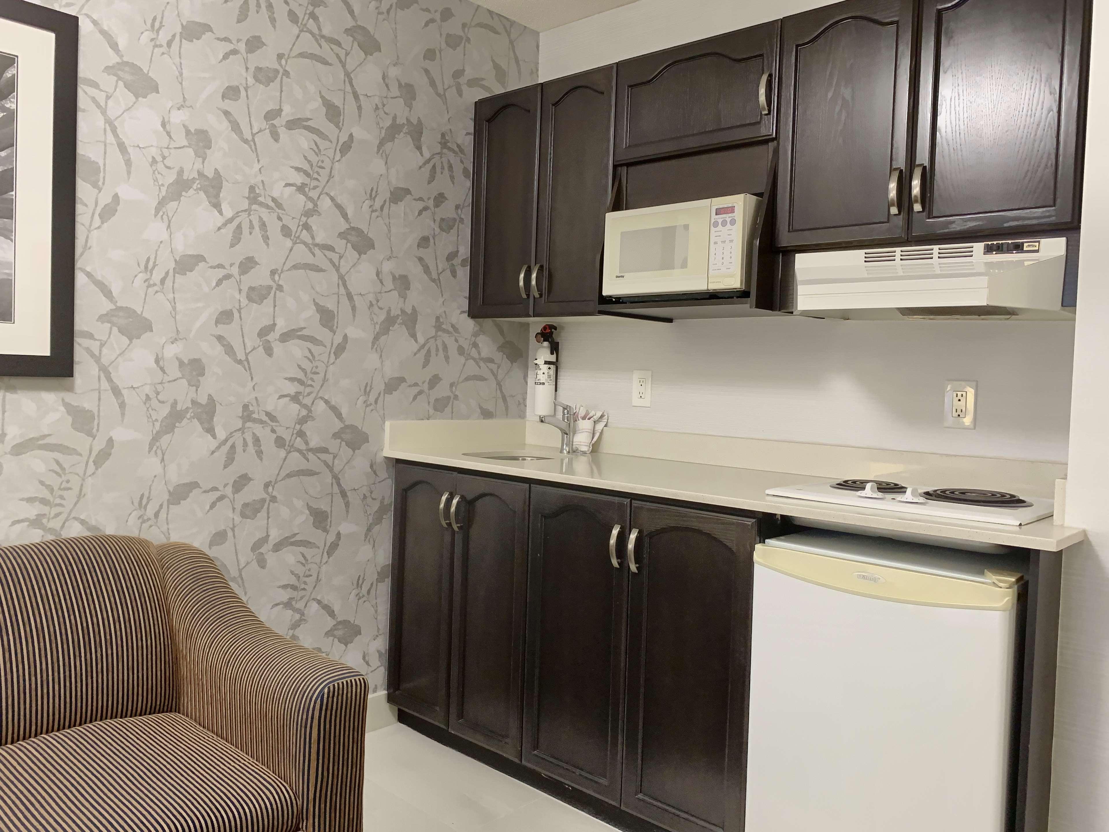 Best Western Plus Regency Inn And Conference Centre Abbotsford Exterior foto